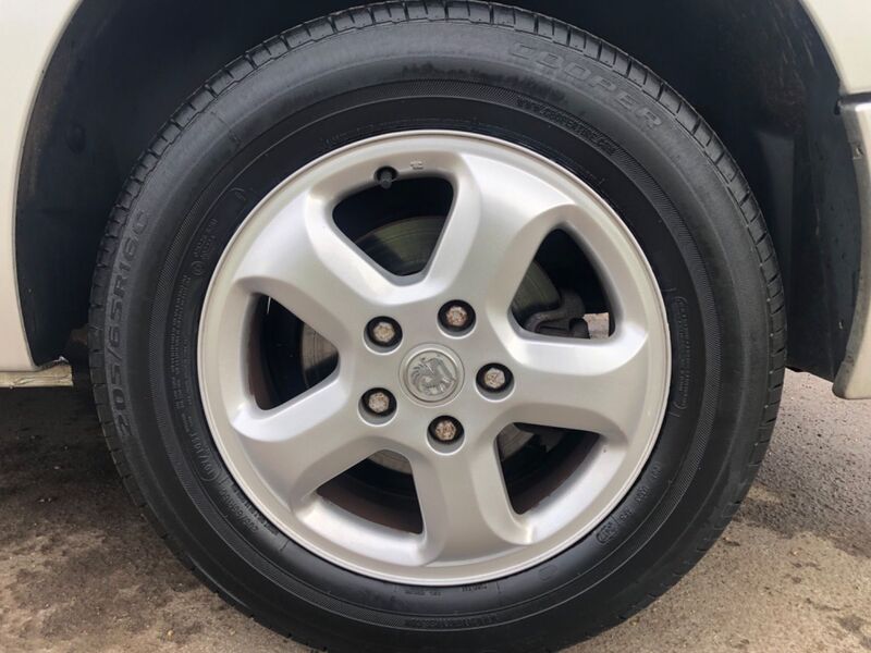VAUXHALL VIVARO
