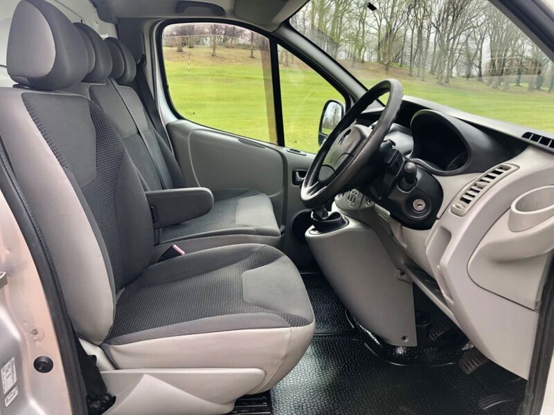 VAUXHALL VIVARO