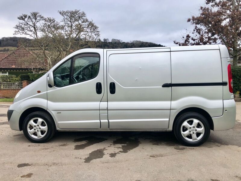 VAUXHALL VIVARO