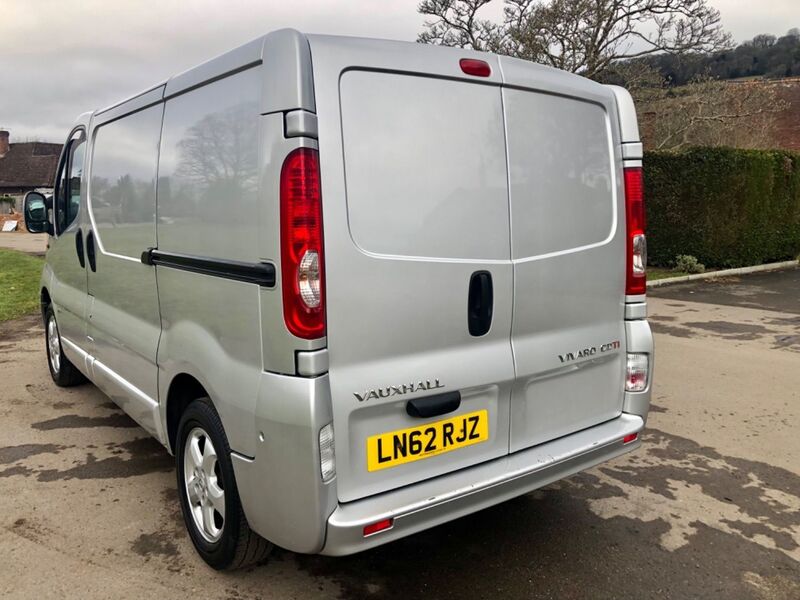 VAUXHALL VIVARO