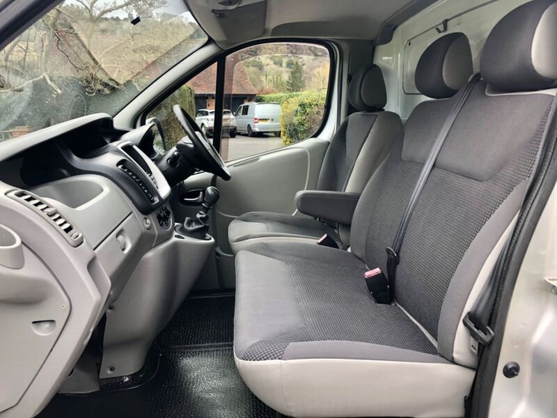 VAUXHALL VIVARO