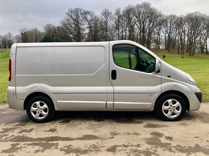 VAUXHALL VIVARO