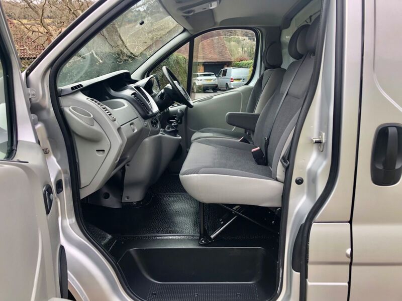 VAUXHALL VIVARO