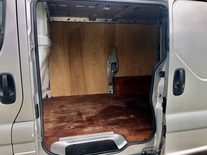 VAUXHALL VIVARO