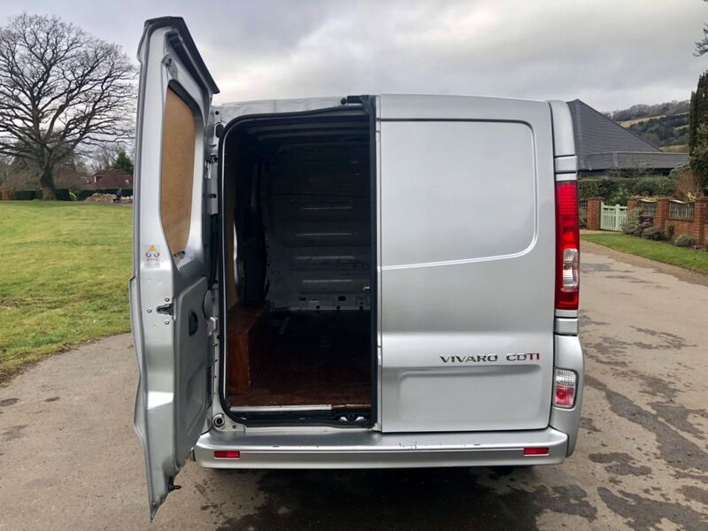 VAUXHALL VIVARO