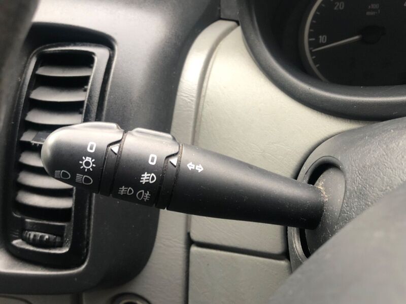 VAUXHALL VIVARO