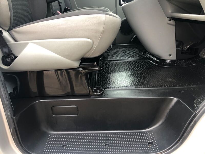VAUXHALL VIVARO