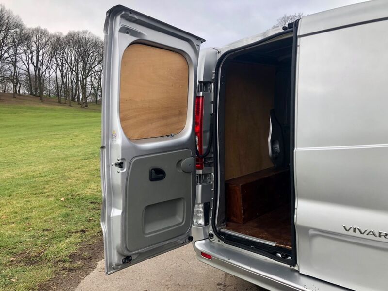 VAUXHALL VIVARO