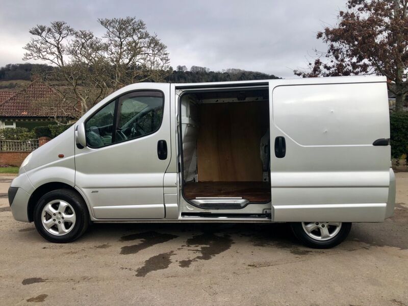VAUXHALL VIVARO
