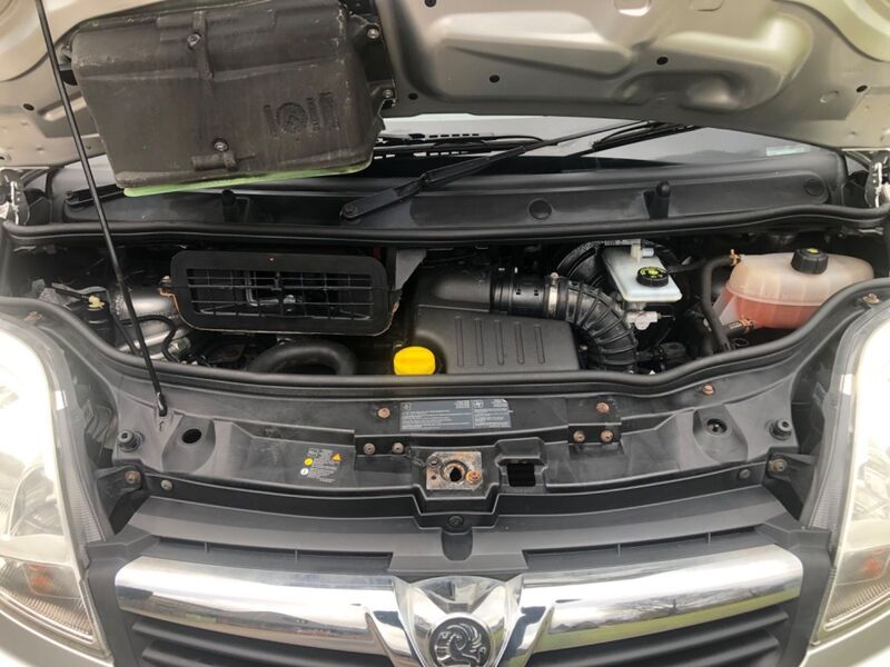VAUXHALL VIVARO