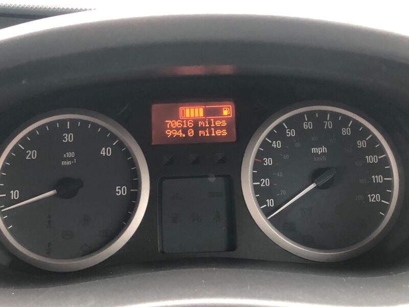 VAUXHALL VIVARO