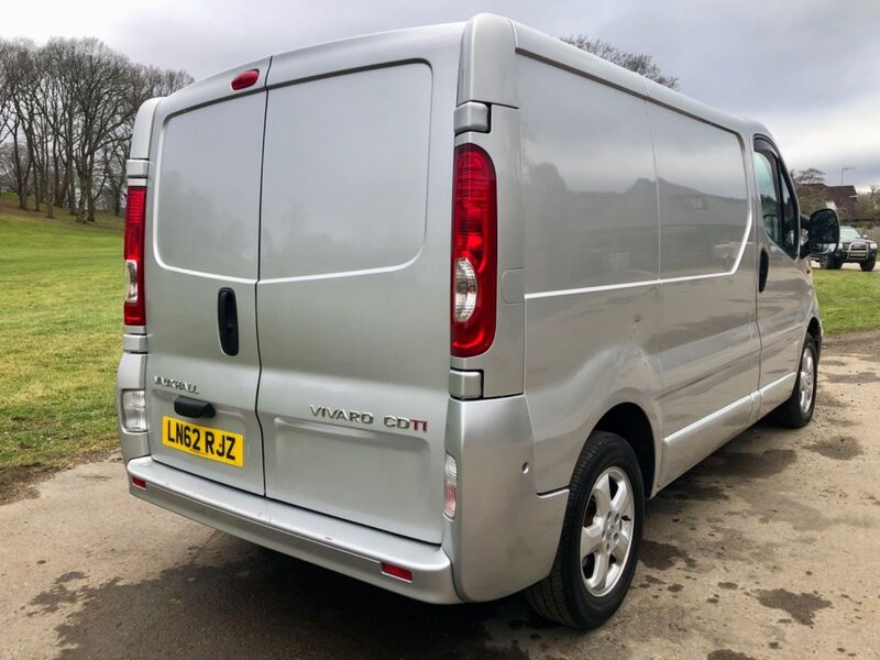 VAUXHALL VIVARO
