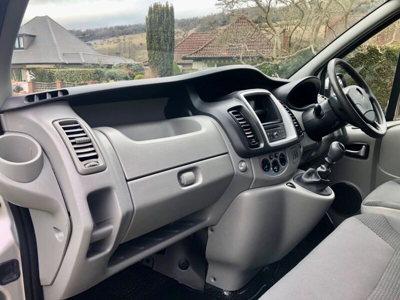 VAUXHALL VIVARO