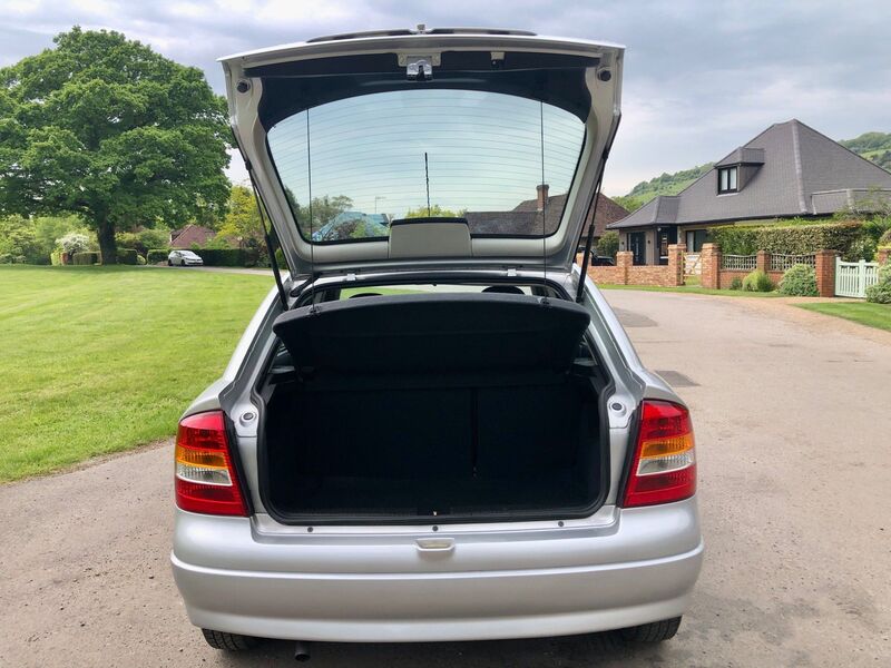 VAUXHALL ASTRA